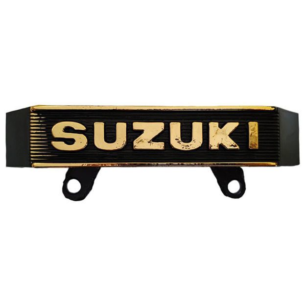EMBLEMA FRONTAL SUZUKI DORADO